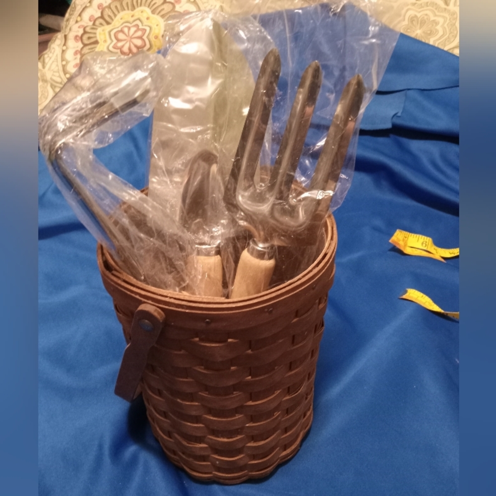 Logaberger basket with garden utensils